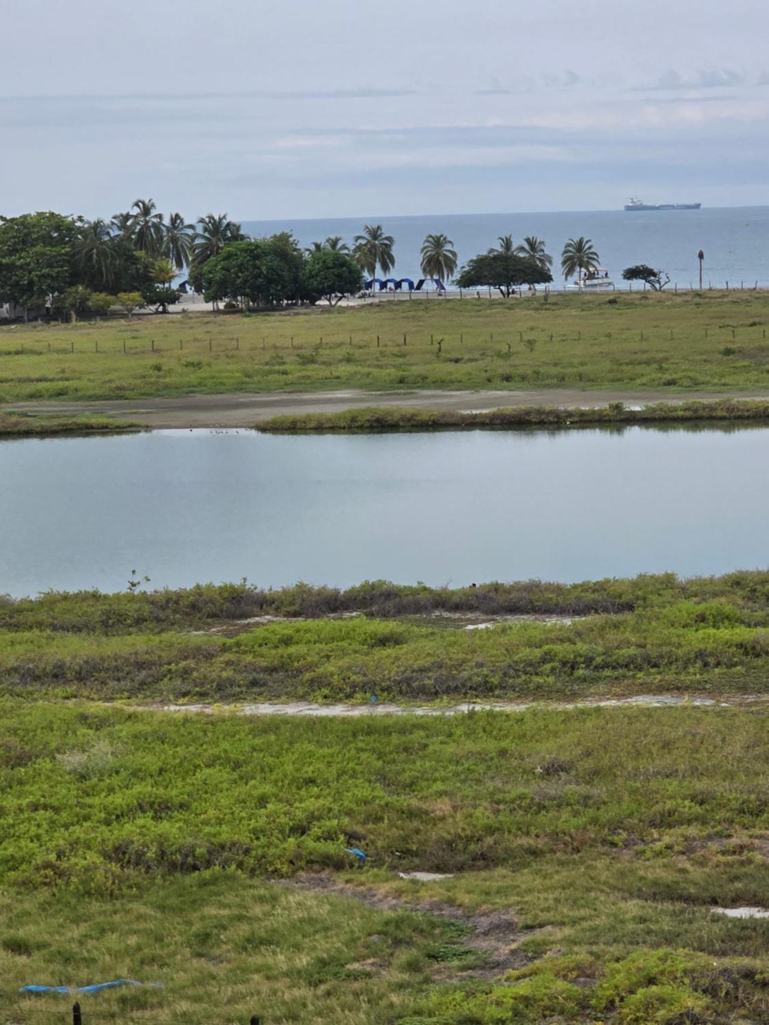 Hermosa Aparta En Salinas Del Mar Club House- By Sanstap